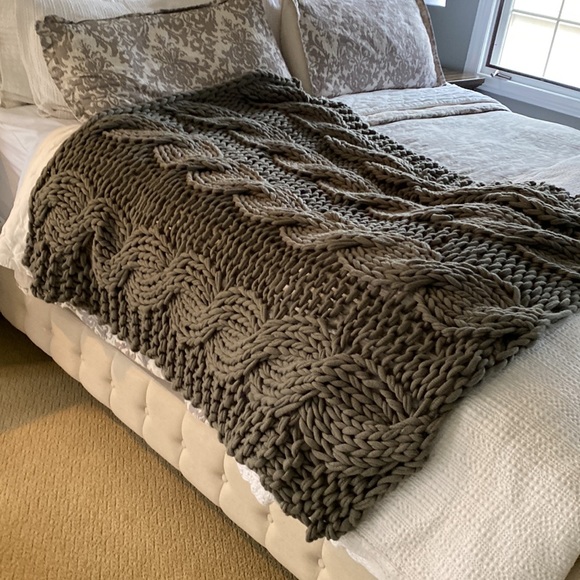 Pottery Barn chunky knit throw - Picture 5 of 6
